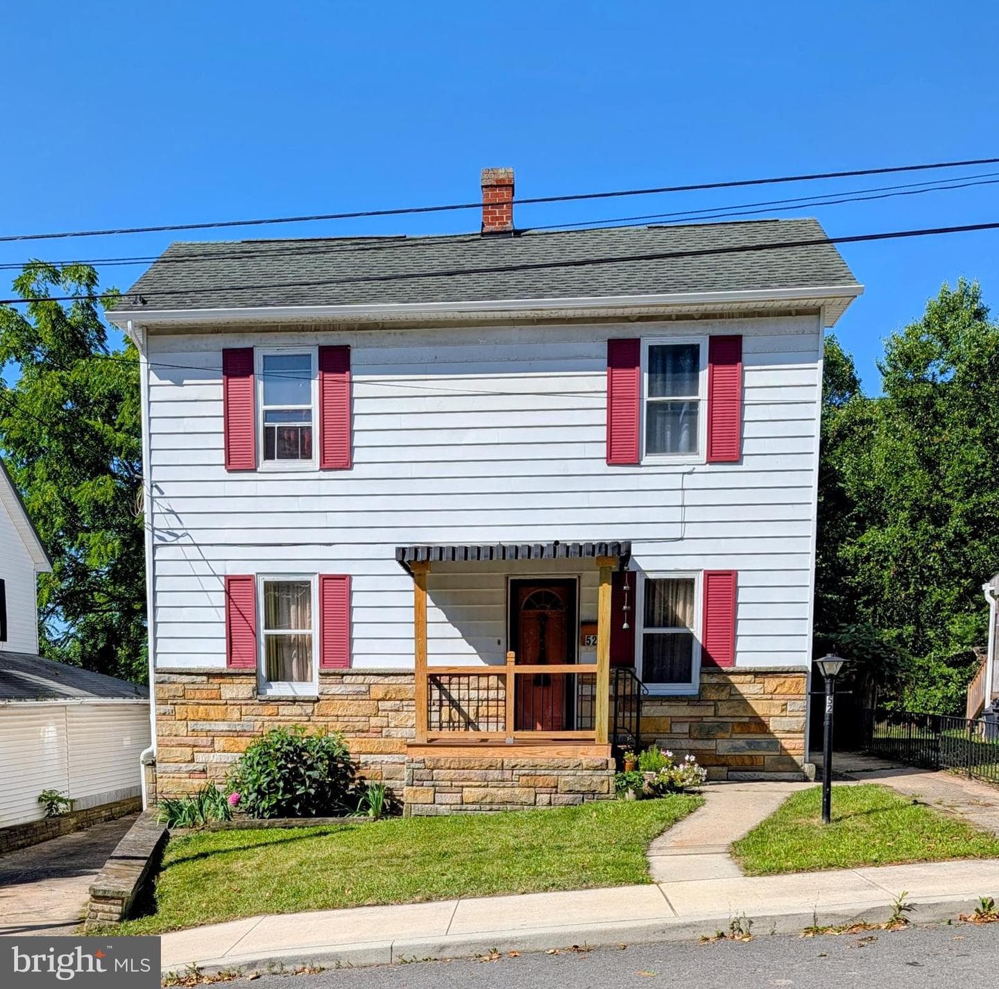 52 Linden Street photo 1