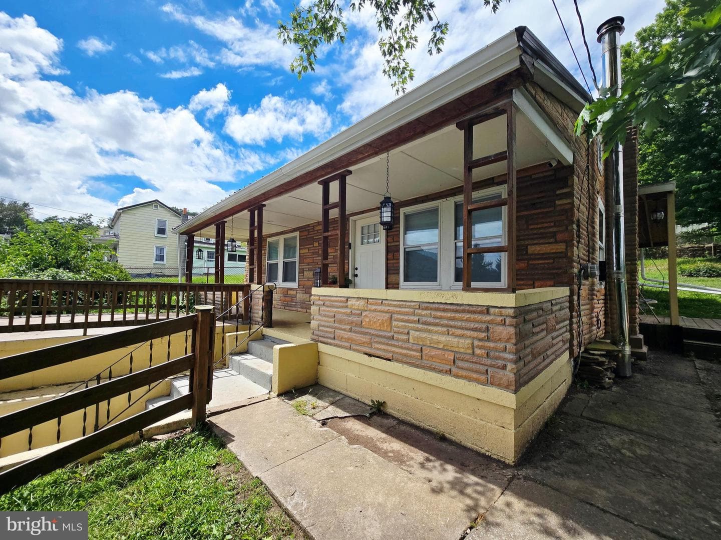 207 Spruce Street photo 1