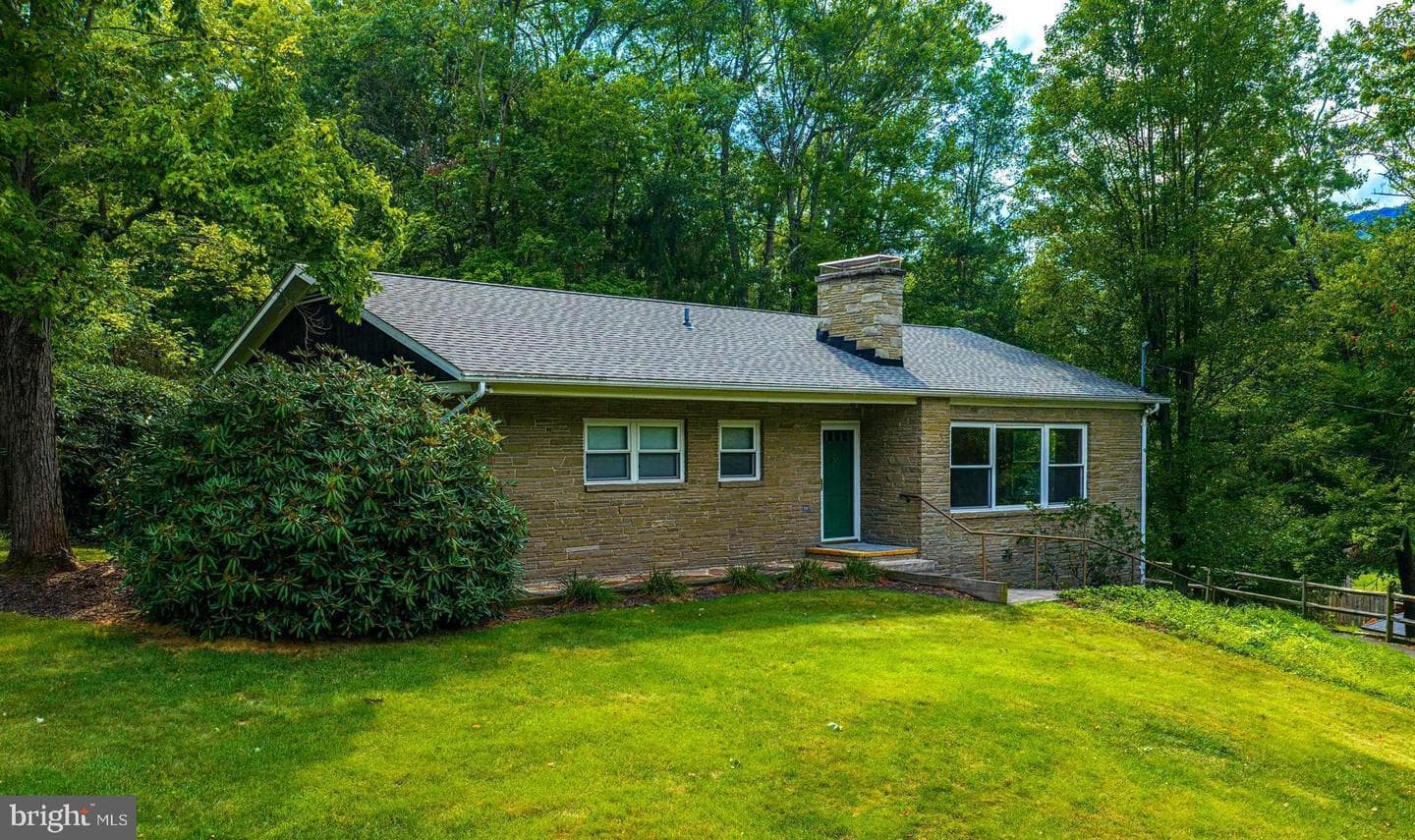 10 Warfield Place photo 1