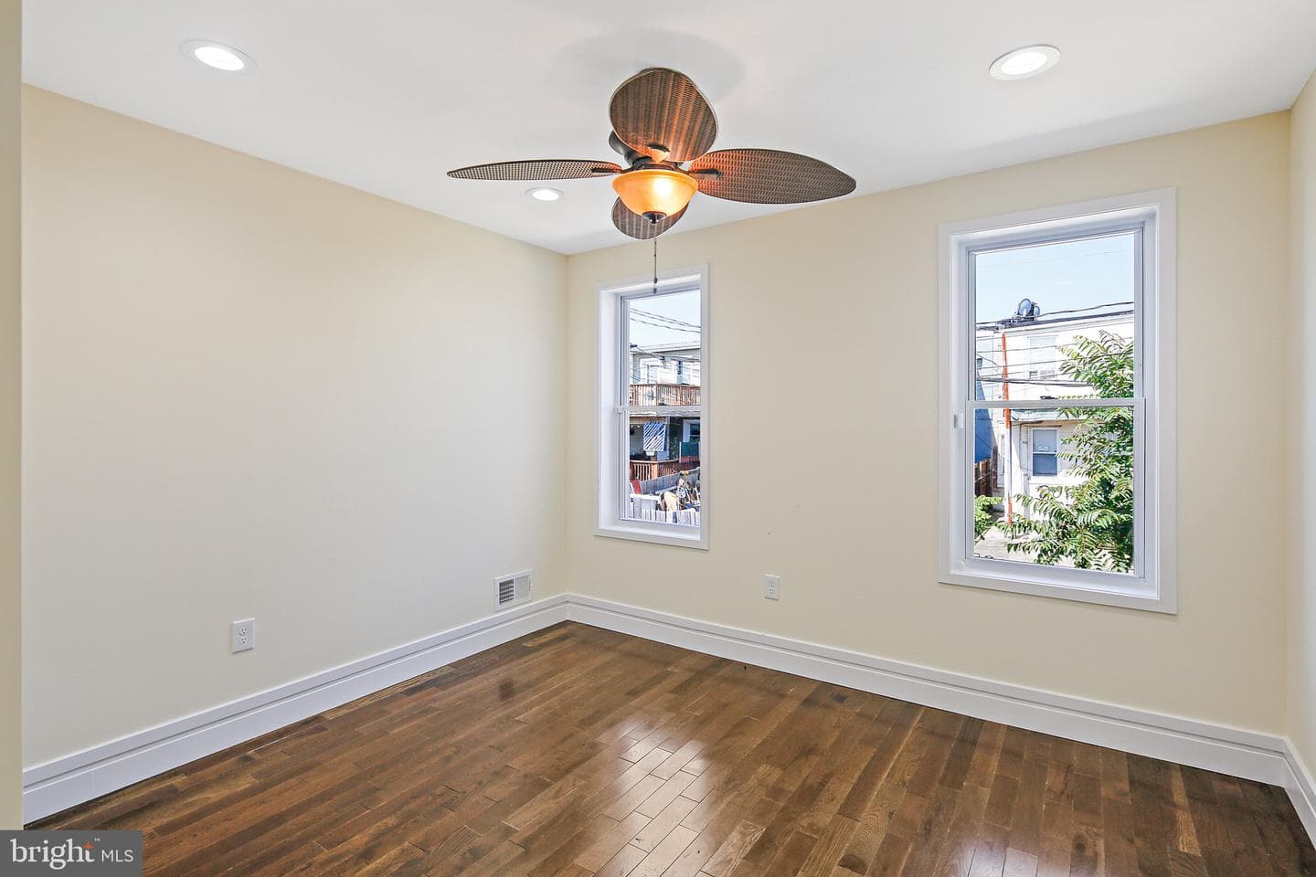 244 N Rose Street photo 17