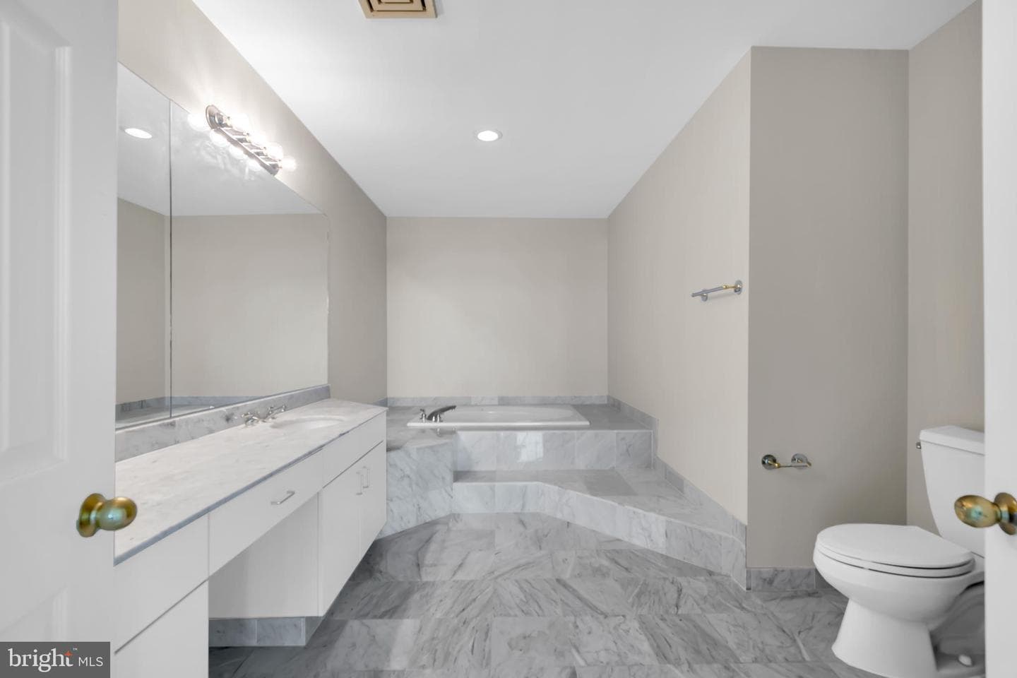 100 Harborview Drive #1709 photo 11