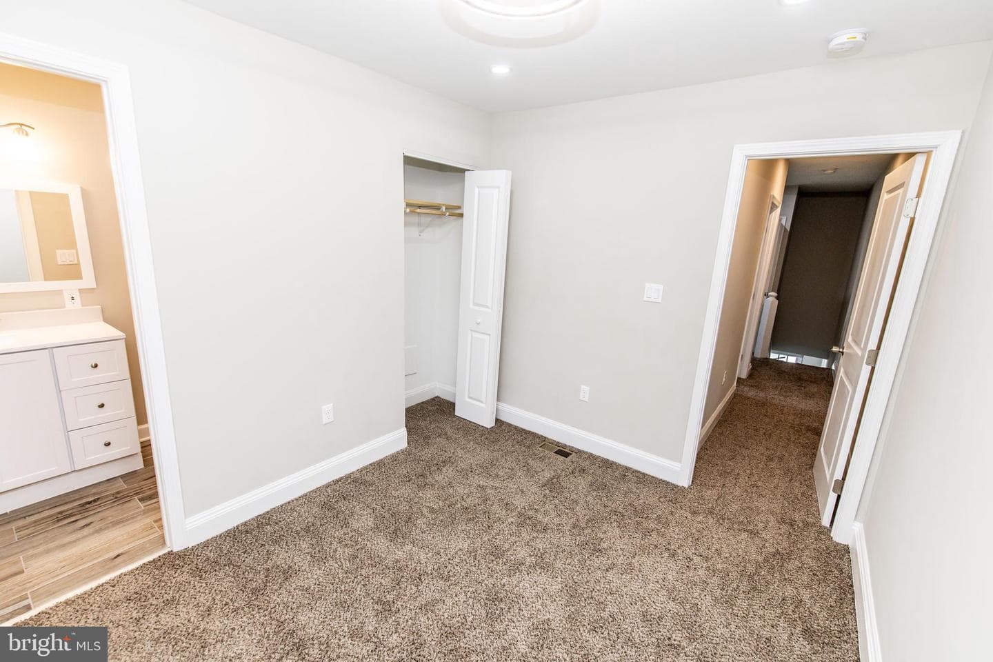 901 N Linwood Avenue photo 16