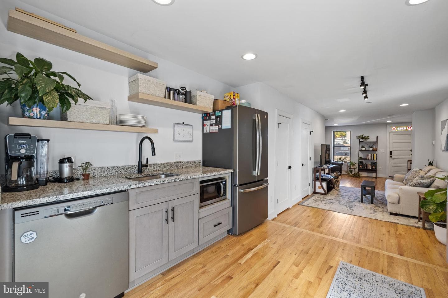 901 S Streeper Street photo 16