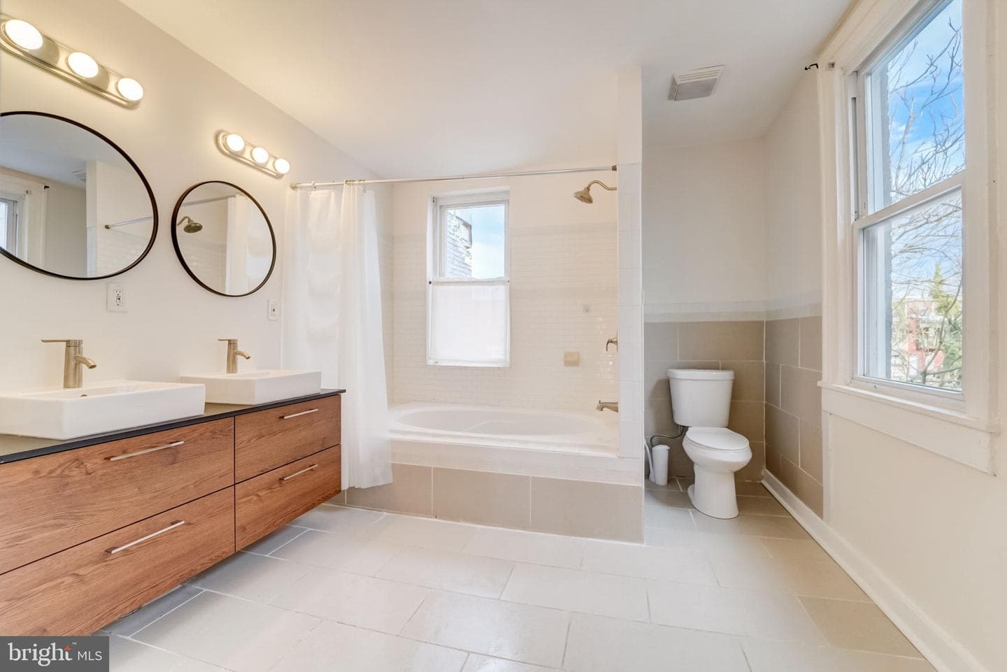 302 E 21st Street photo 14