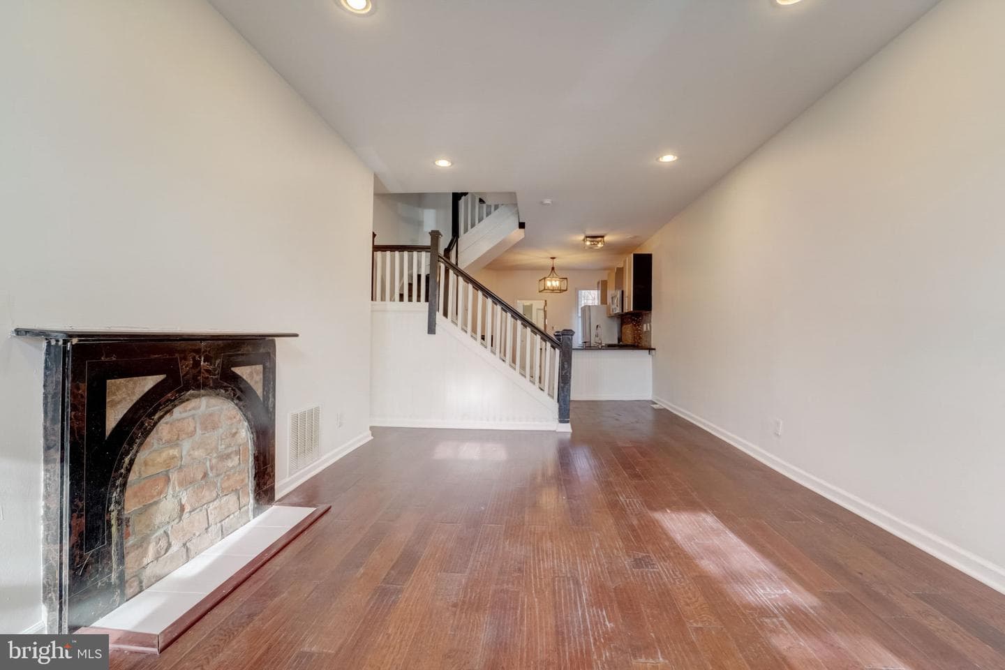 302 E 21st Street photo 7