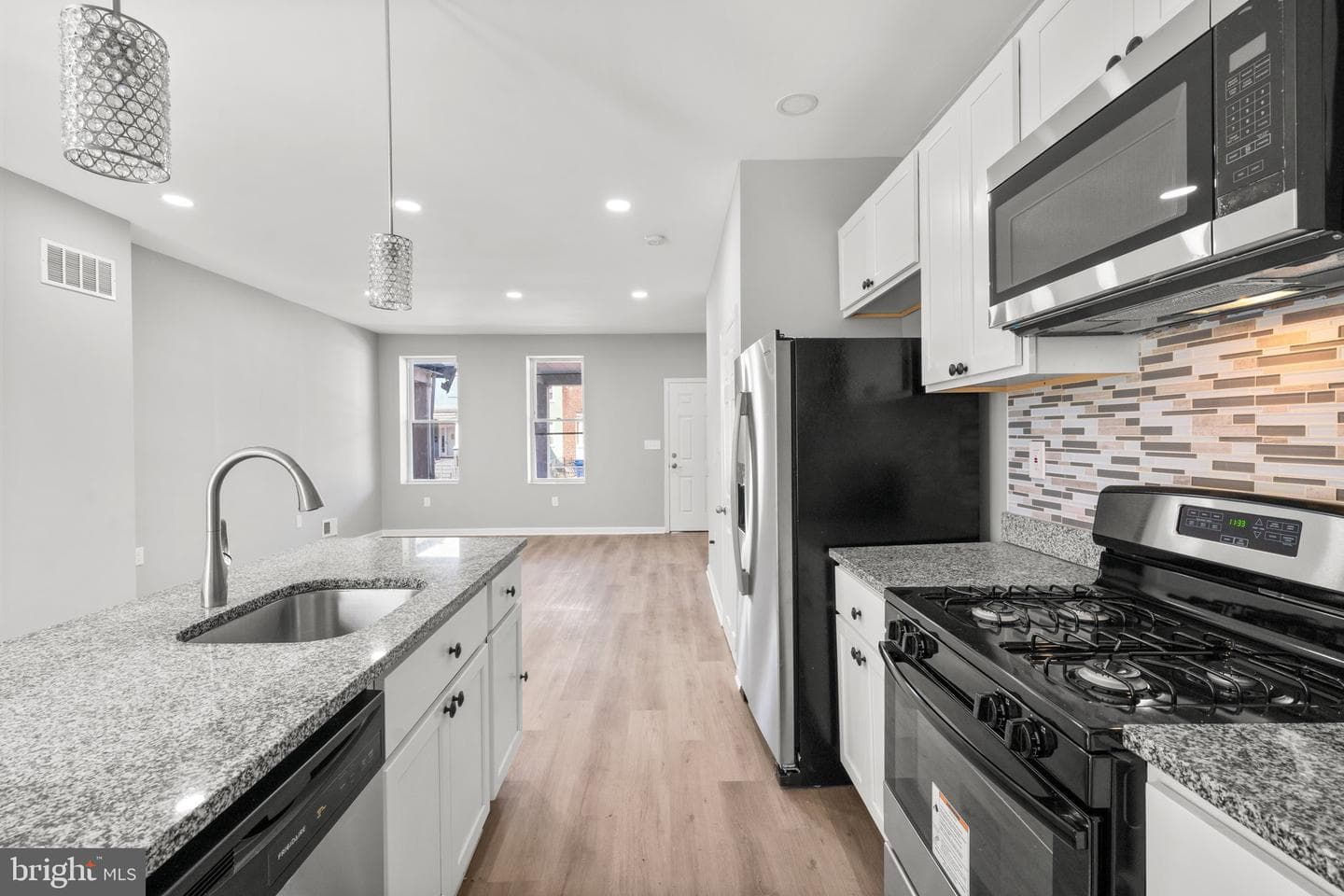 3013 W Garrison Avenue photo 10