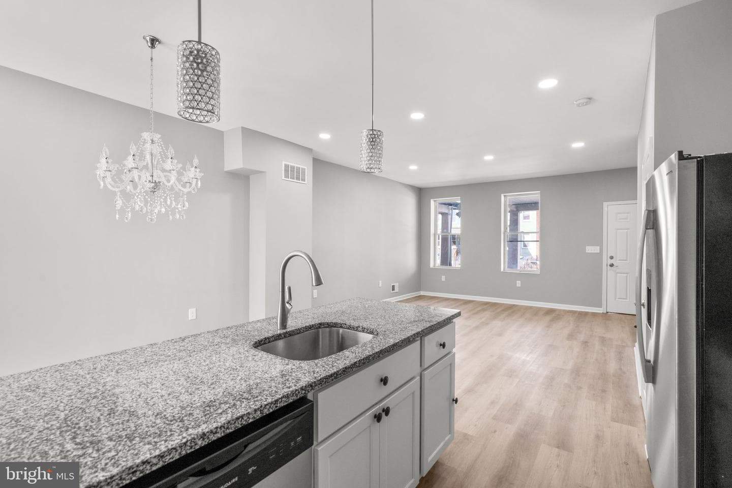 3013 W Garrison Avenue photo 11