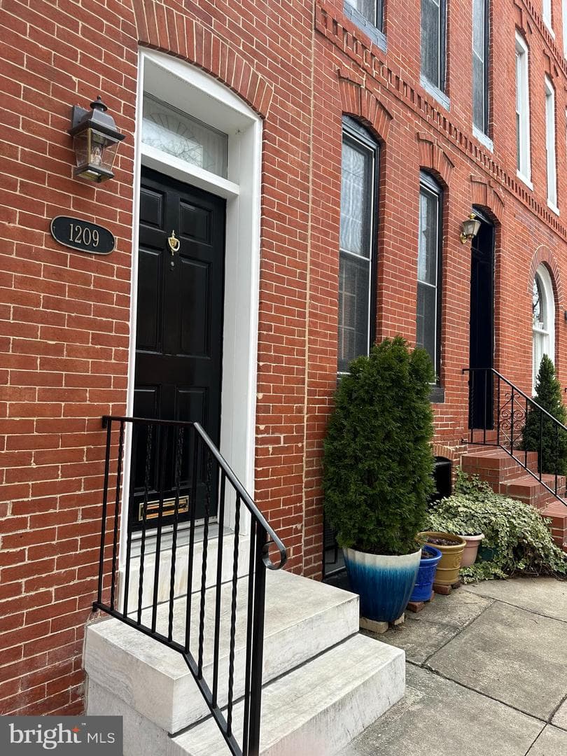 1209 Riverside Avenue photo 1