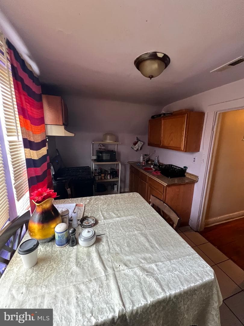4410 Elderon Avenue photo 9