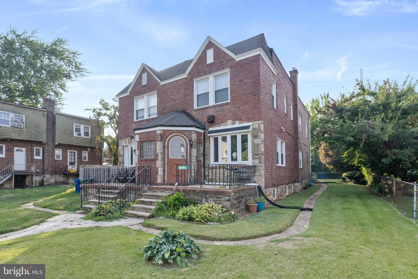 3504 Trainor Avenue photo 2