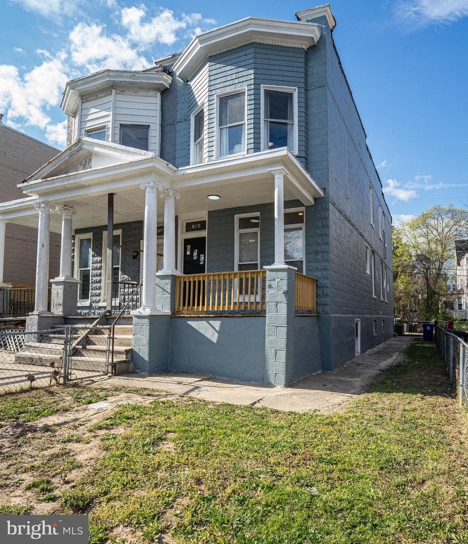 714 E 41st Street photo 3