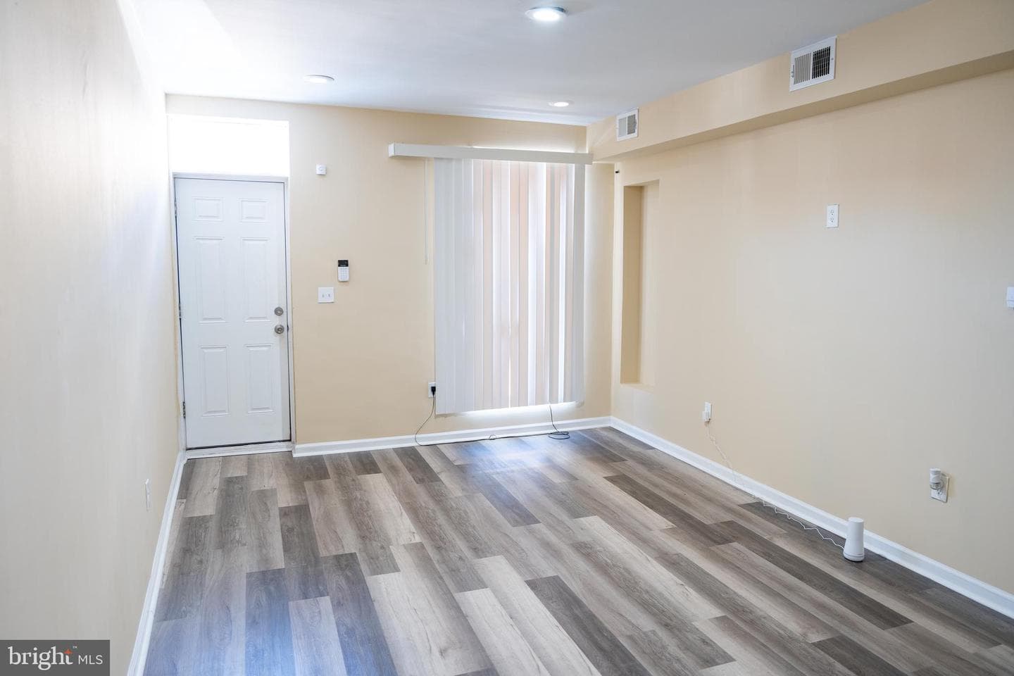 1629 E Oliver Street photo 9