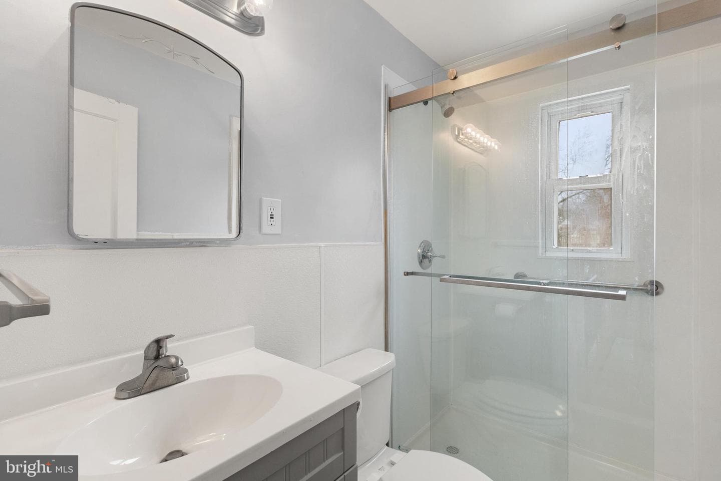5573 Elderon Avenue photo 8