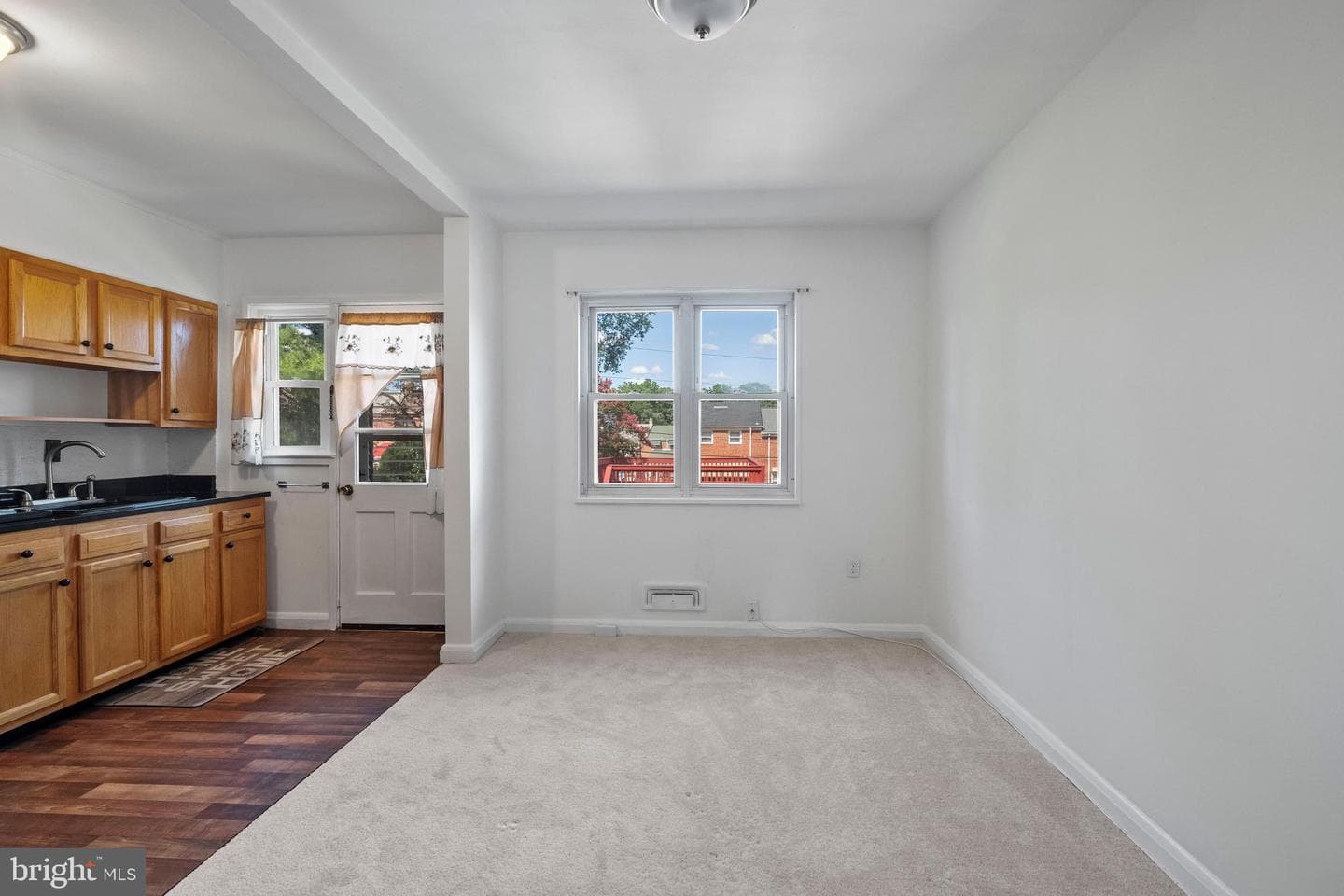 4730 Williston Street photo 7