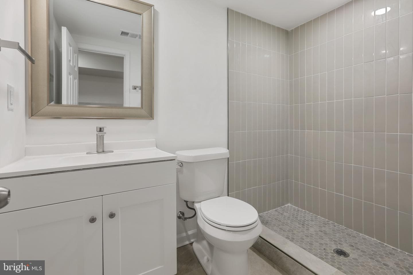 7720 Daniels photo 37