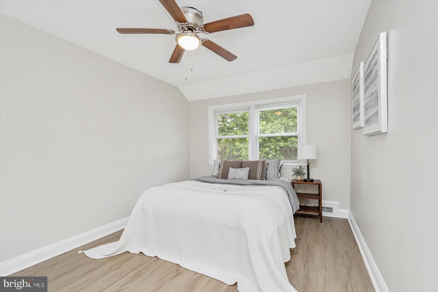 1571 Winston Avenue photo 24