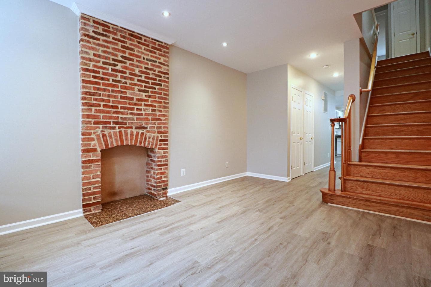 1145 Nanticoke Street photo 3
