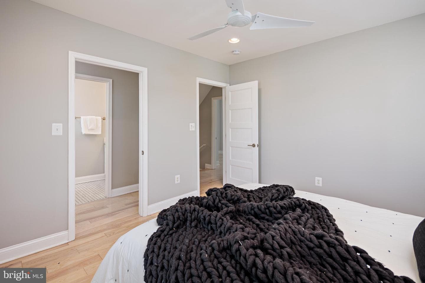 6405 Sefton Avenue photo 22
