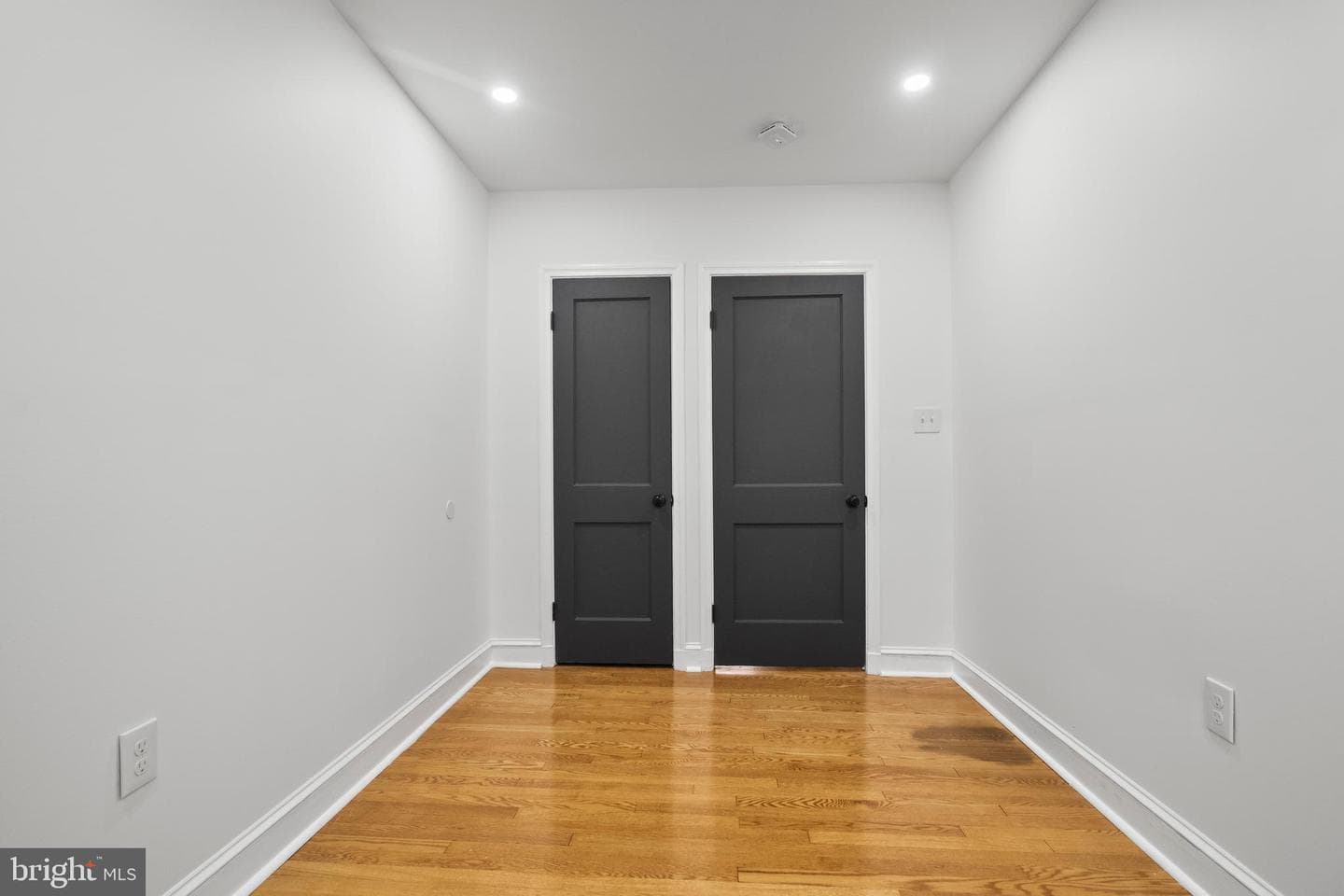 1311 E 35th Street photo 29