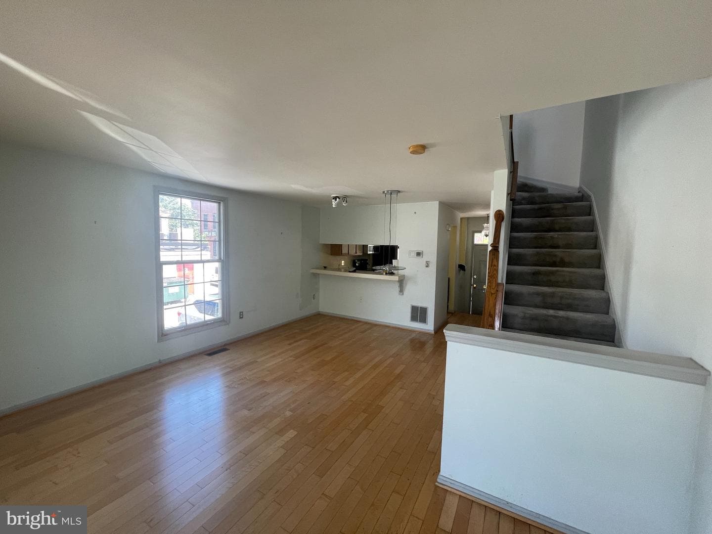 1102 S Streeper Street photo 7