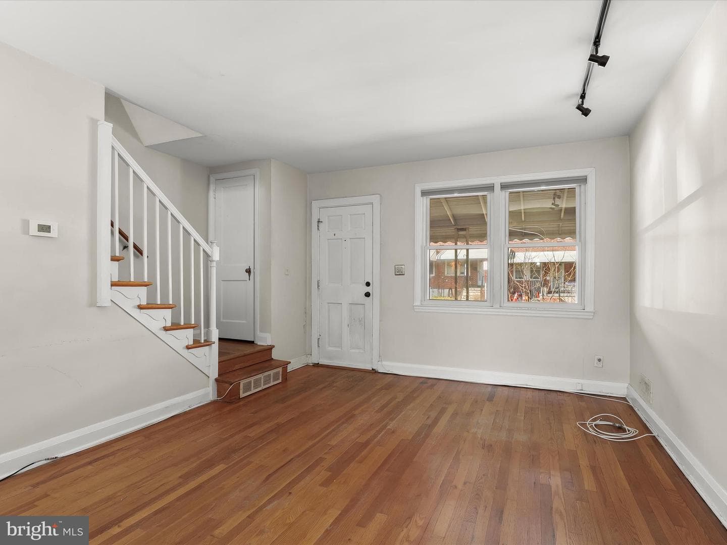 4337 Newport Avenue photo 10