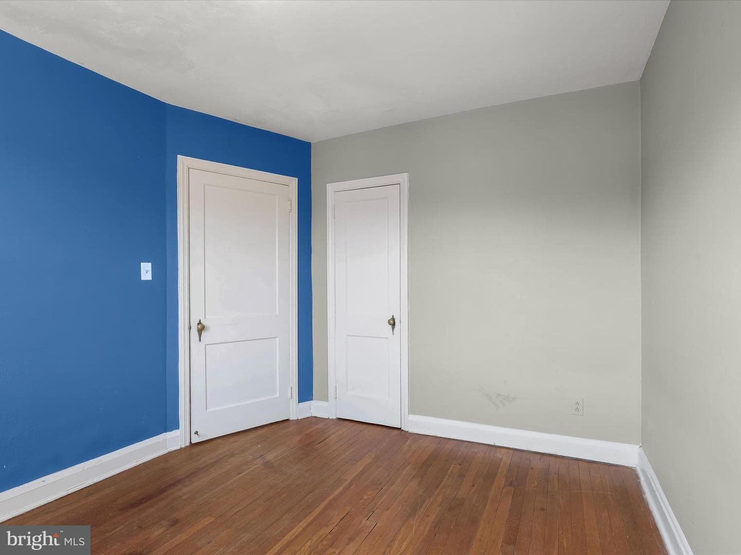 4337 Newport Avenue photo 23