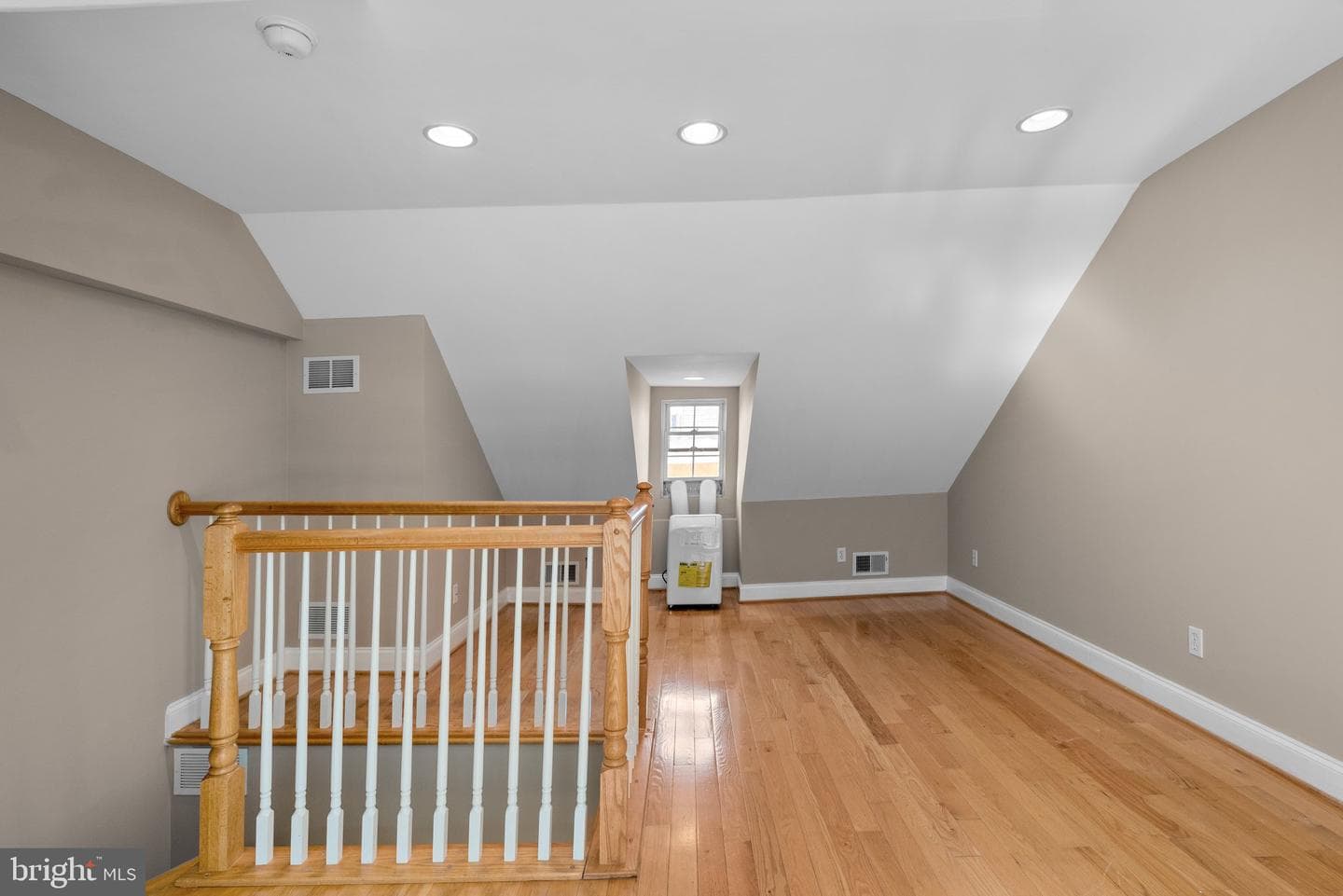 127 Cross Street E photo 24