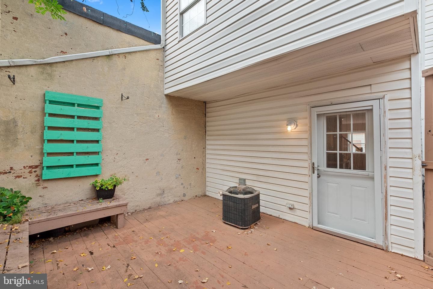 127 Cross Street E photo 31