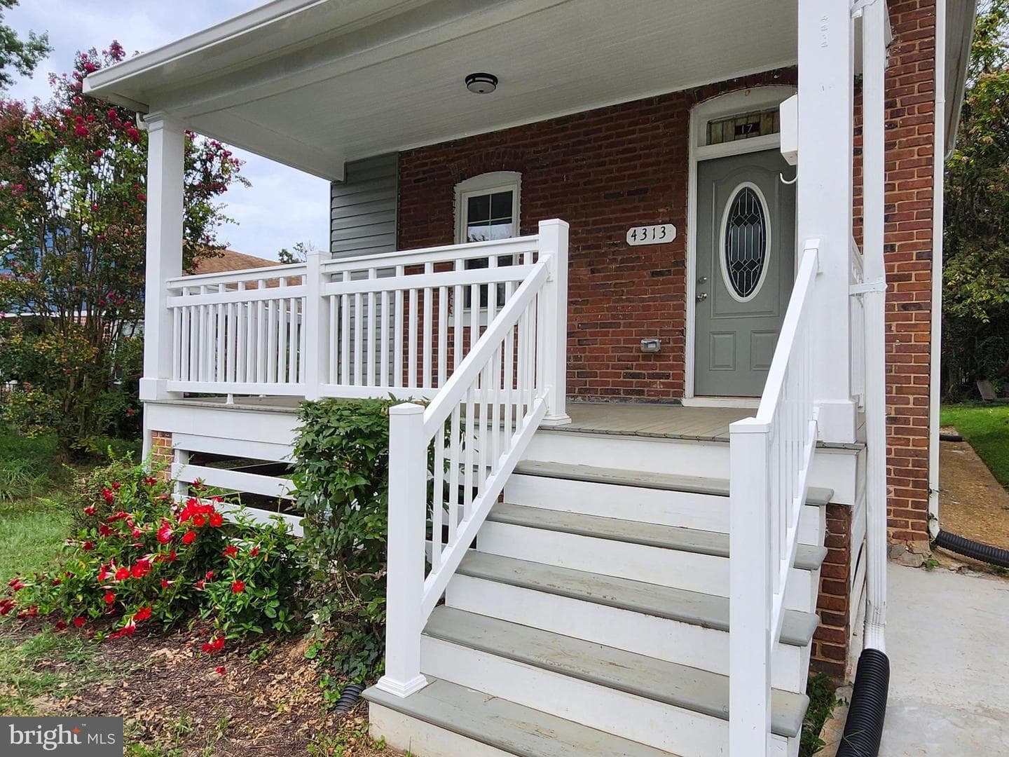 4313 Dewey Avenue photo 2