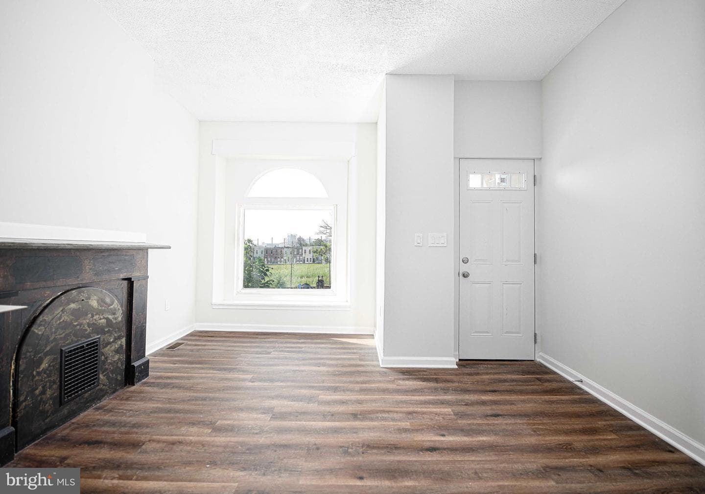 1724 E Lanvale Street photo 7