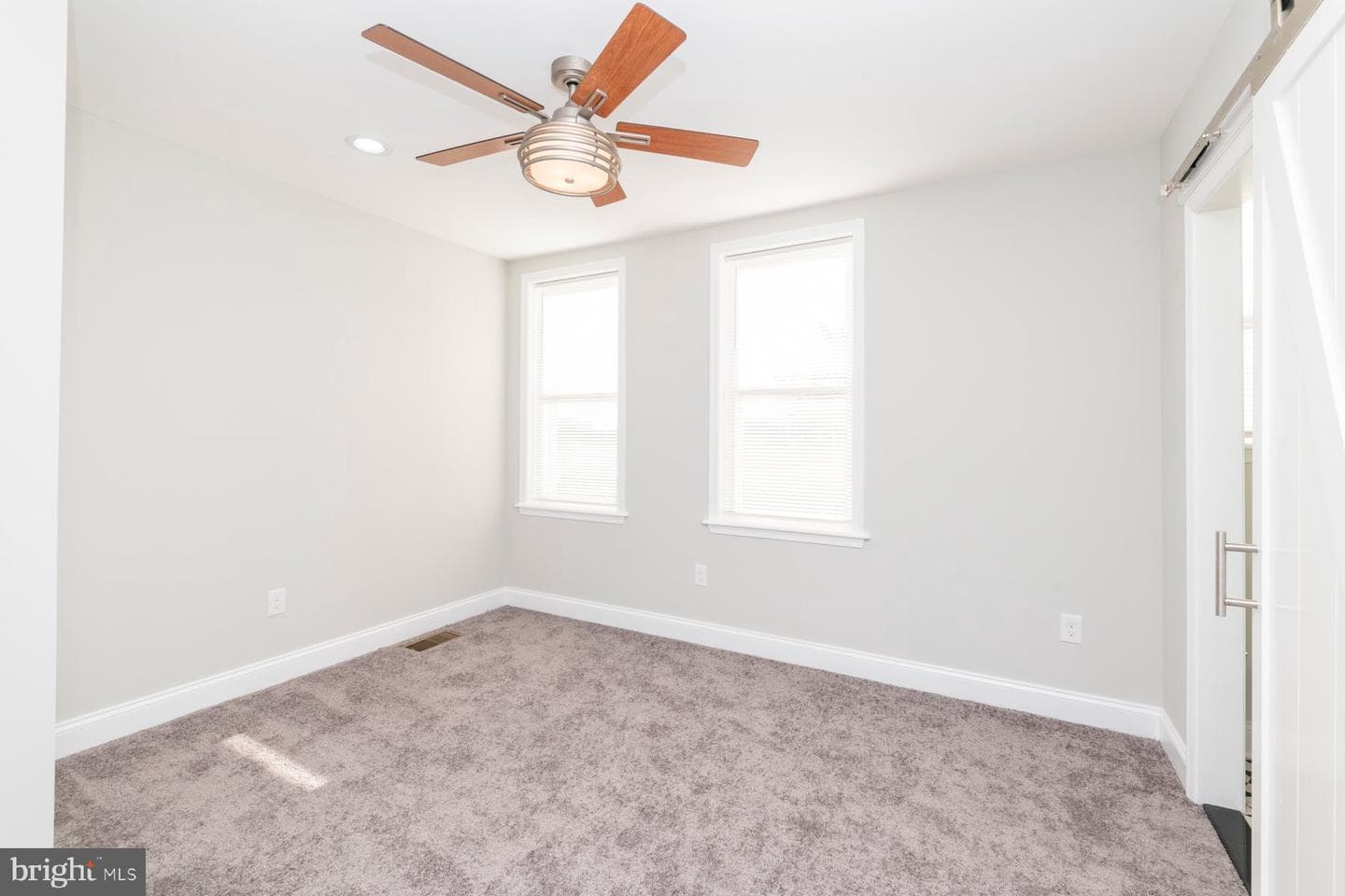 768 Linnard Street photo 19