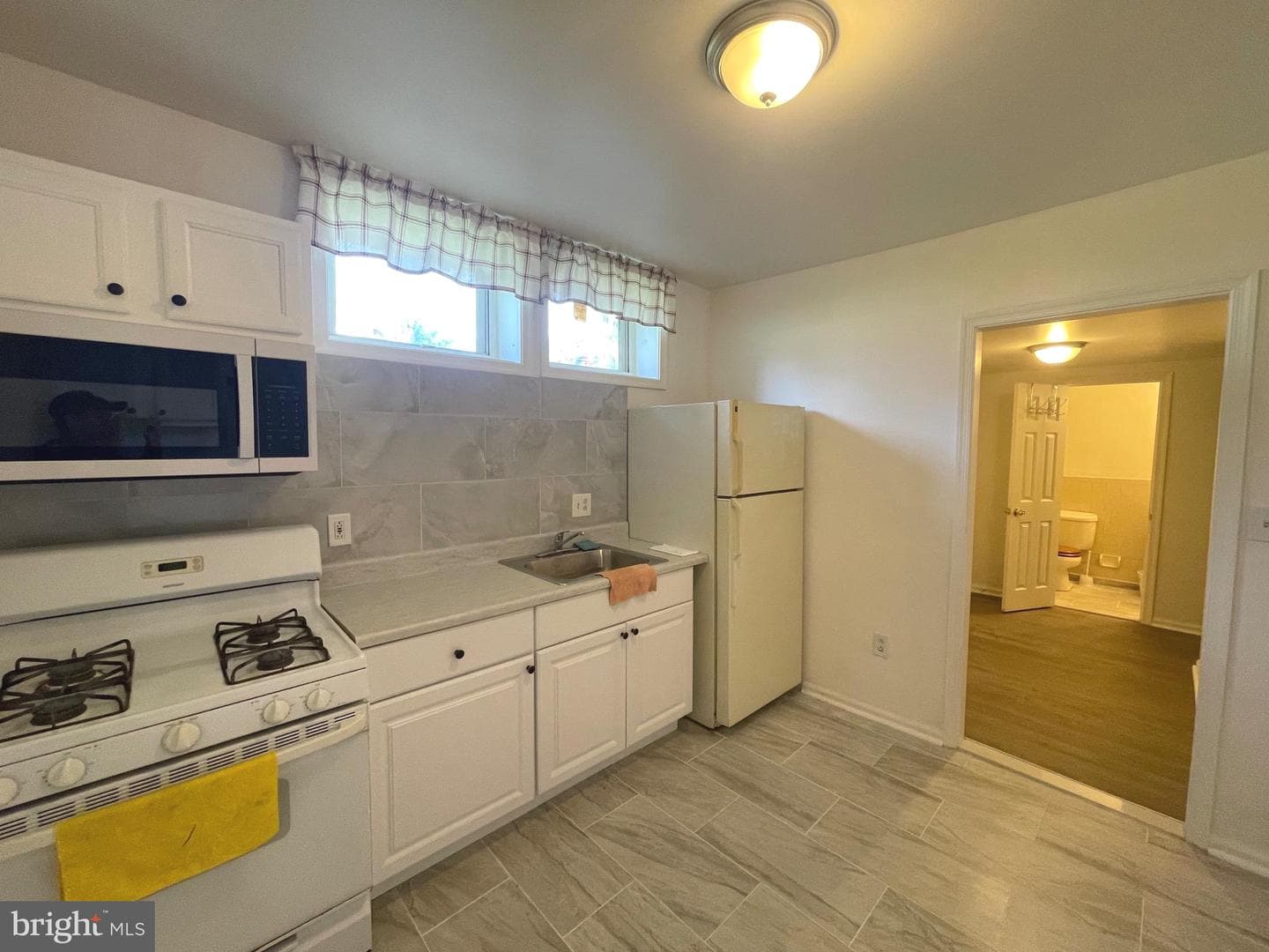 3205 Vickers Road photo 4