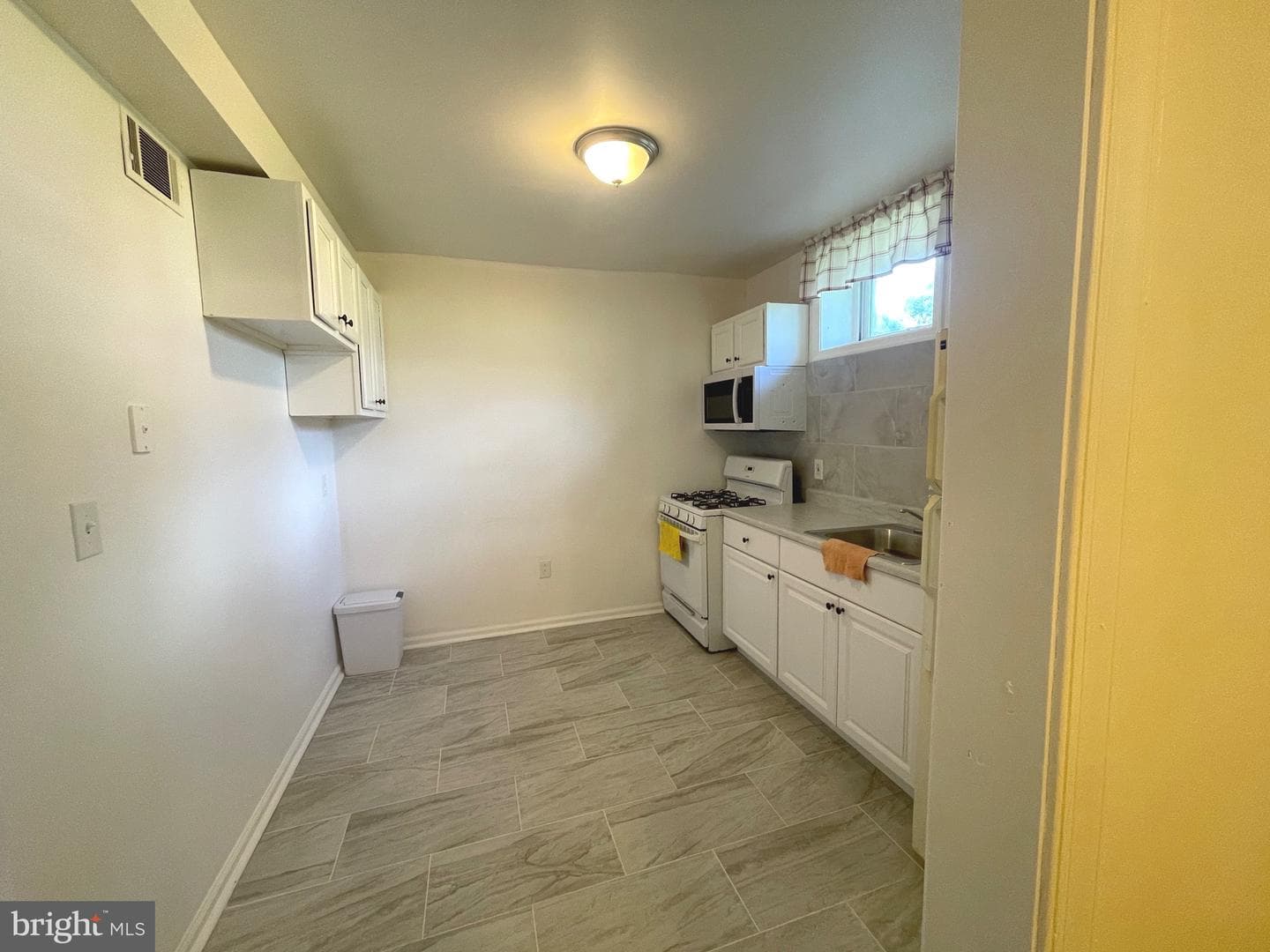3205 Vickers Road photo 5