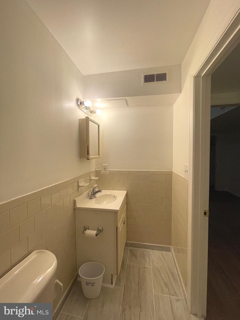 3205 Vickers Road photo 7