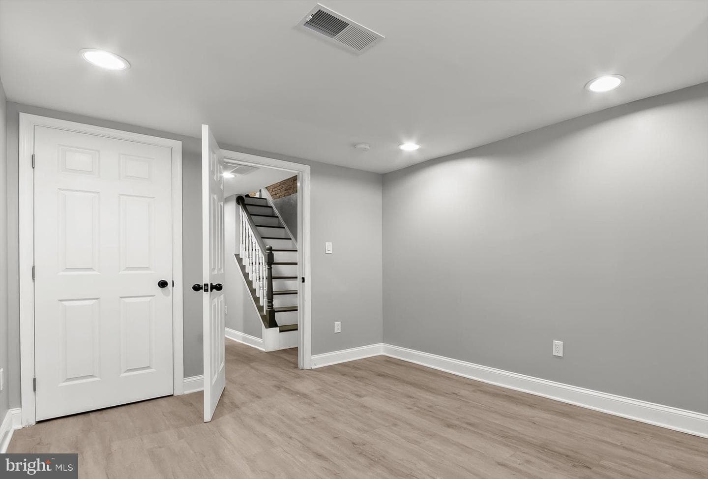 517 S Curley Street photo 38