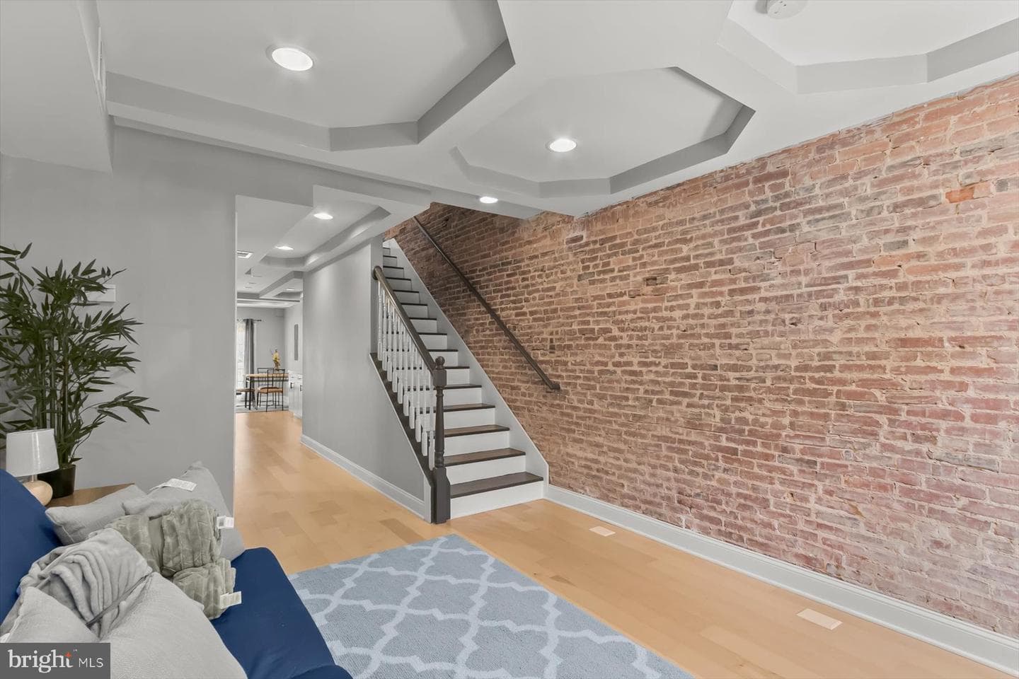 517 S Curley Street photo 8