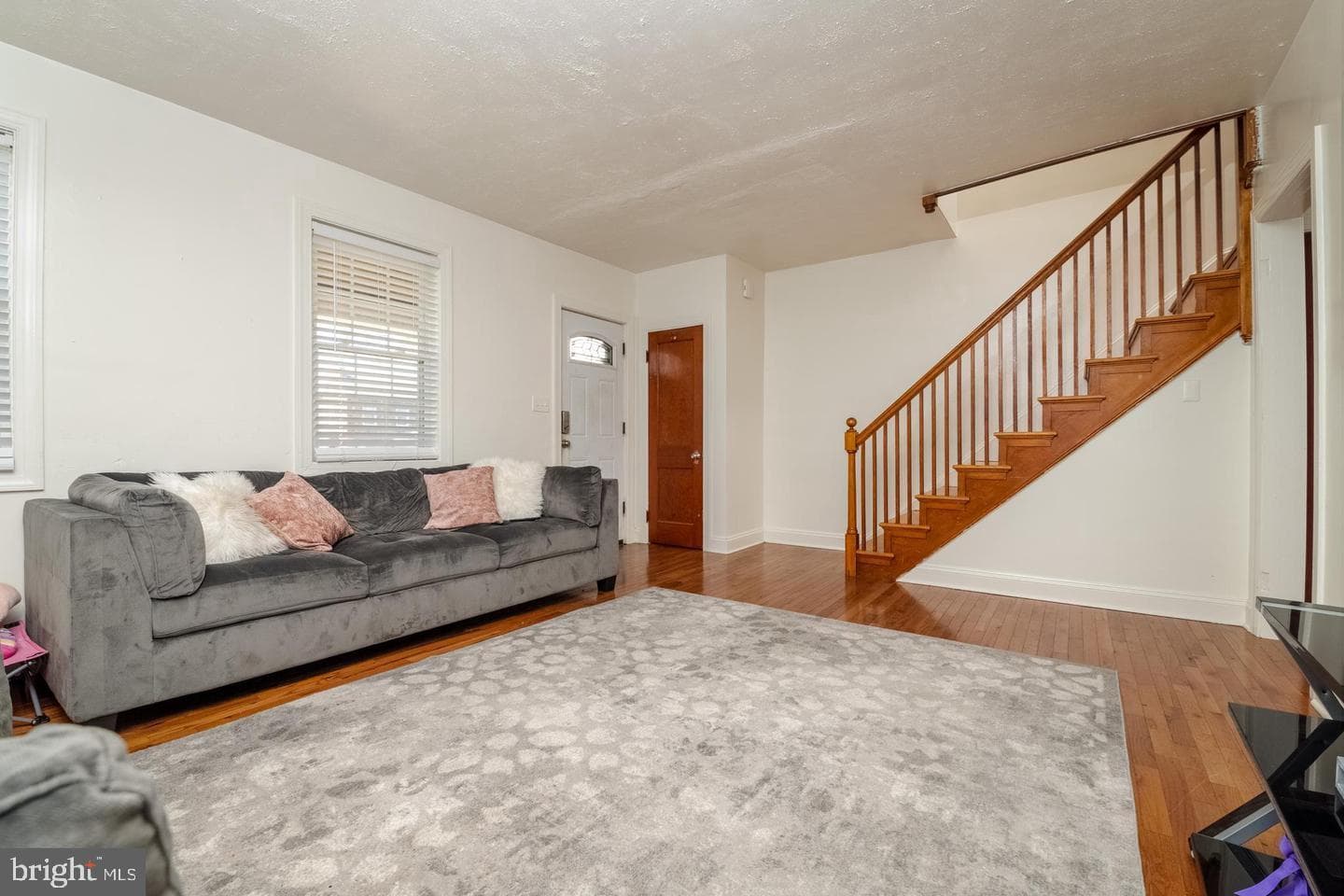 4627 Harcourt Road photo 1