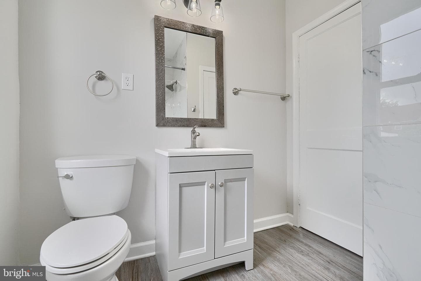 3926 Cedardale Road photo 20