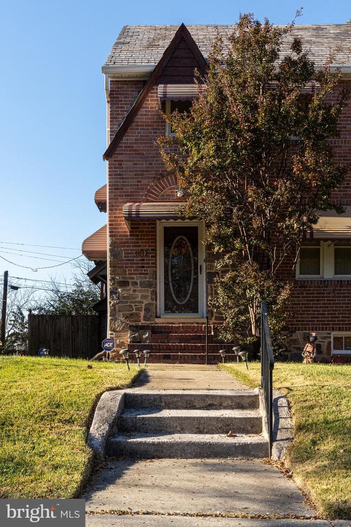4812 Coleherne Road photo 3
