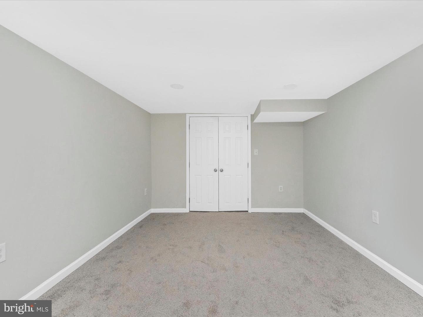 443 Robinson Street N photo 30