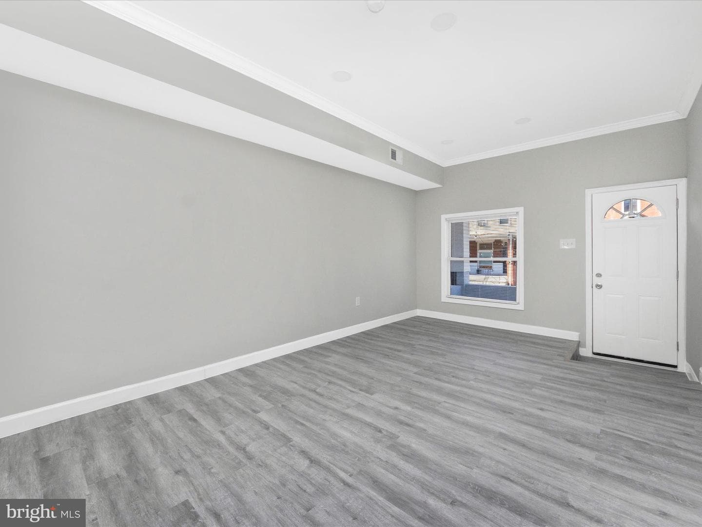 443 Robinson Street N photo 7