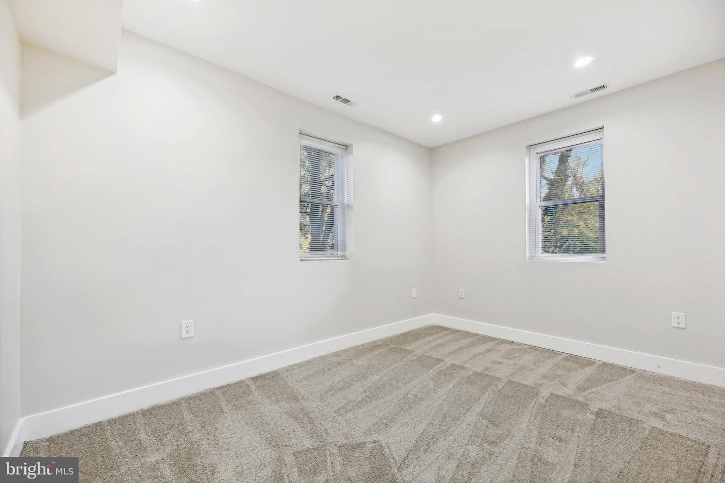 5521 Radecke Avenue photo 23