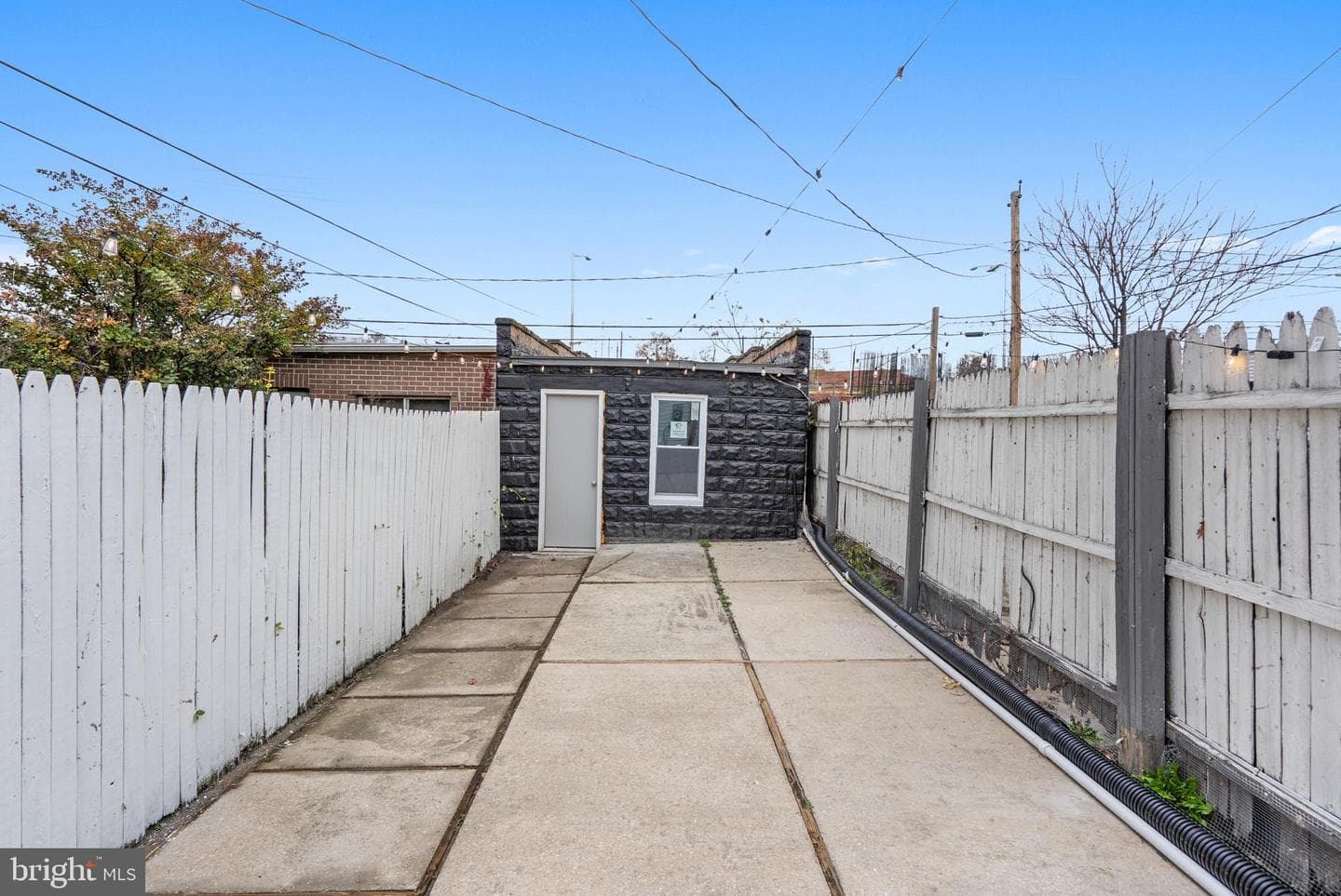 1154 Sargeant Street photo 32