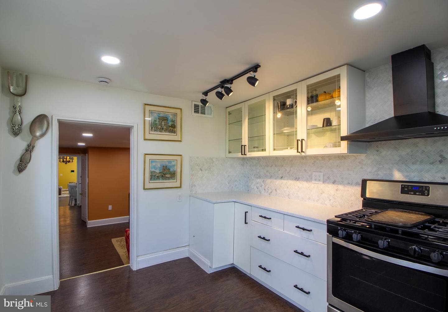 102 E Montgomery Street photo 12