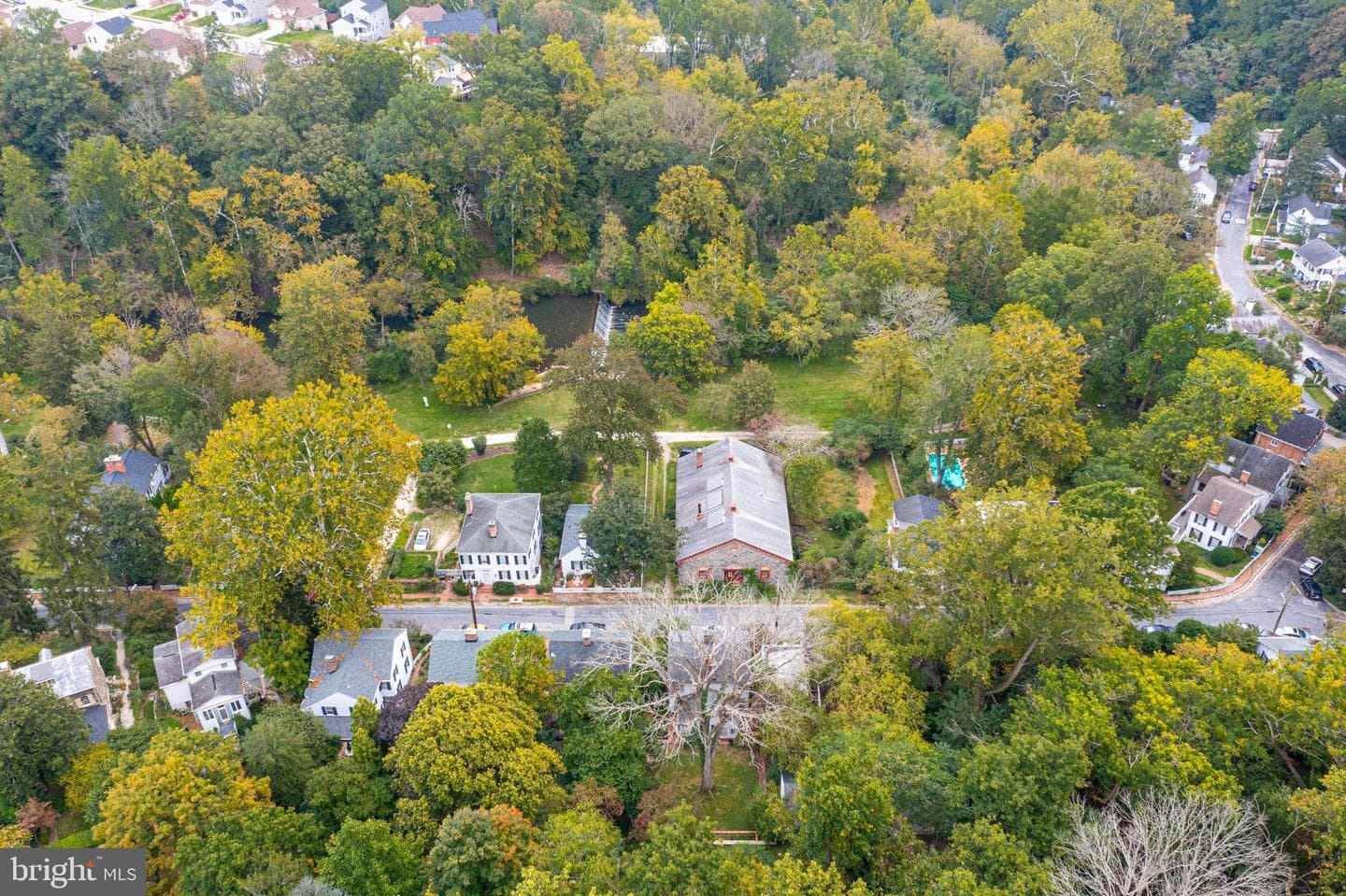 2423 Pickwick Road photo 4