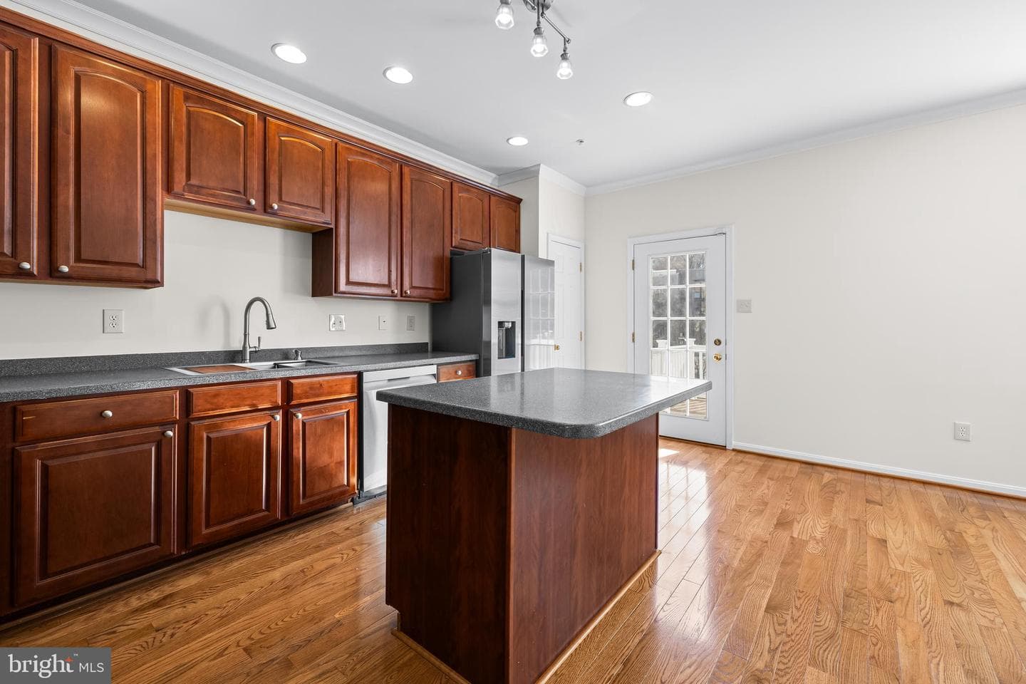 2089 Clipper Park Road photo 10