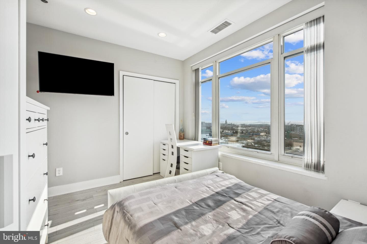 100 Harborview Drive #1710 photo 21