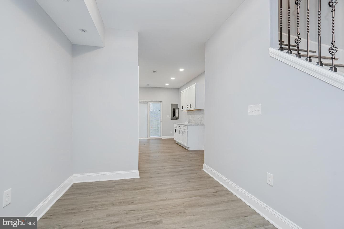 892 Lombard Street W photo 7