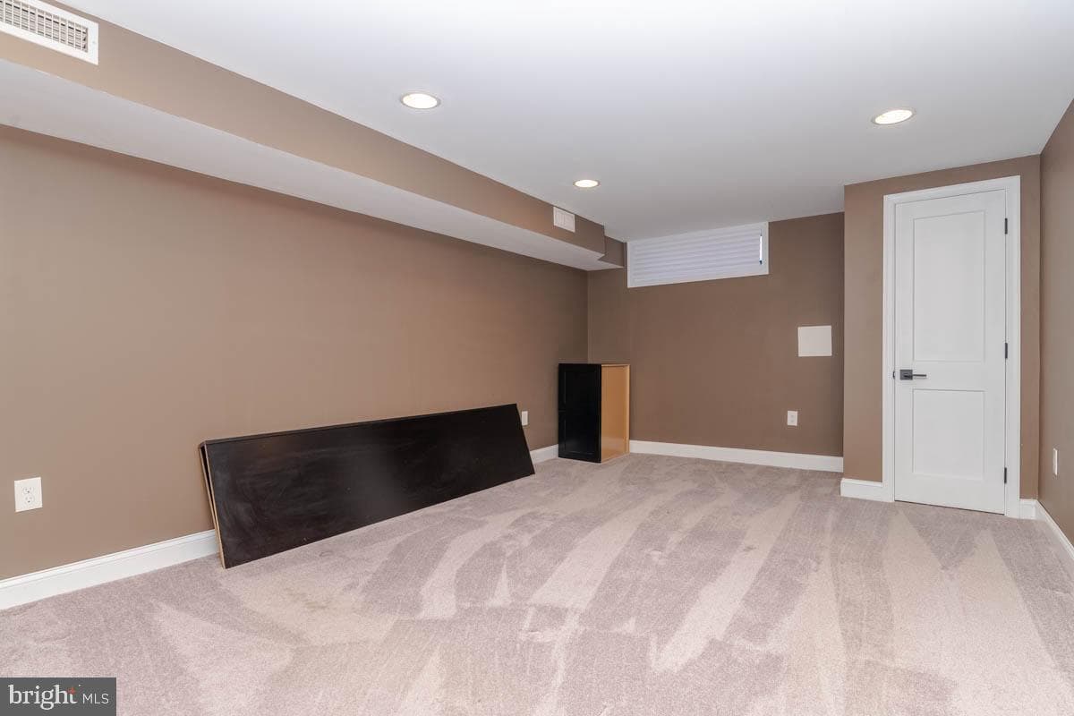 16 N Ellwood Avenue photo 31