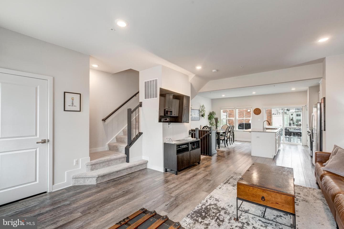 1807 E Chase Street photo 27